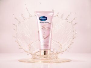 (90)NA49210100084 Healthy Bright Gluta-Hya Serum Burst Lotion VASELINE